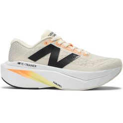 Buty damskie New Balance FuelCell SuperComp Trainer v3 WRCXCA4 – beżowe. Brązowe obuwie sportowe damskie New Balance, bez wzorów, z gumy, do biegania. Za 699.99 zł.