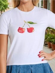 Koszulka Hello Kitty - biały. Białe t-shirty damskie Sinsay, l, bez wzorów, bez kołnierzyka. W wyprzedaży za 25.99 zł.