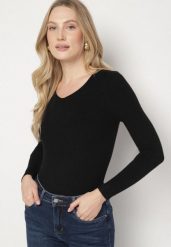 Czarny Dopasowany Sweter z Prążkowanej Dzianiny z Bawełną z Dekoltem w Serek Tesma. Czarne swetry damskie Born2be, uniwersalny, bez wzorów, z bawełny, eleganckie, bez kołnierzyka, bez ramiączek, długie, bez kaptura. Za 49.99 zł.