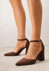 Brązowe Czółenka z Imitacji Zamszu na Słupku z Noskiem w Szpic Violetto. Brązowe czółenka damskie Born2be, bez wzorów, z jeansu, biznesowe, bez obcasa, na słupku, bez zapięcia. Za 109.99 zł.