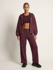 Rozpinana bluza z kapturem Active z domieszką wiskozy soft touch - czerwony. Czerwone bluzy damskie Sinsay, l, bez wzorów, z wiskozy, z kapturem. Za 59.99 zł.