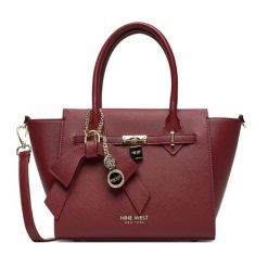 Torebka Nine West. Czerwone torebki do ręki damskie Nine West, bez wzorów, klasyczne, bez dodatków. Za 349.99 zł.
