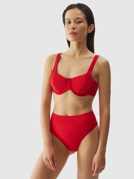4F Góra od bikini damska - czerwona XS. Czerwone bikini damskie 4f, na lato, xs, bez wzorów. W wyprzedaży za 39.99 zł.