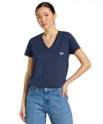DAMSKA KOSZULKA LEE V NECK TEE MOOD INDIGO 112371856. Niebieskie t-shirty damskie Lee, m, bez wzorów, bez kołnierzyka. Za 89.99 zł.