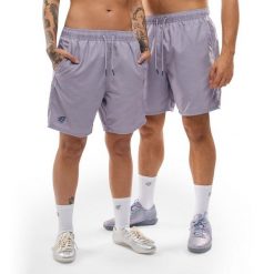 Męskie spodenki kąpielowe Rayo Club Lifestyle Siroko RC Flick Light Purple. Fioletowe kąpielówki męskie SIROKO, l, bez wzorów, z tkaniny. Za 130.00 zł.