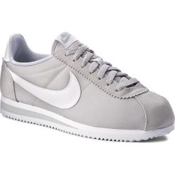 Buty NIKE - Classic Cortez Nylon 807472 010 Wolf Grey/White. Półbuty na co dzień męskie marki Nike. W wyprzedaży za 319.00 zł.