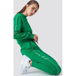 NA-KD Spodnie dresowe - Green. Spodnie dresowe damskie marki NA-KD. Za 121.95 zł.