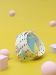 Pasek z klamrą - biały. Białe paski damskie Sinsay, bez wzorów. Za 14.99 zł.