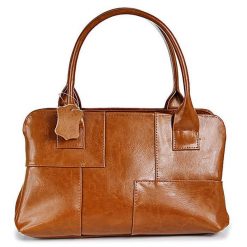 Torebka skórzana damska kuferek DAN-A T171 camel. Brązowe torebki do ręki damskie DAN-A, bez wzorów, ze skóry, eleganckie, bez dodatków. Za 259.99 zł.