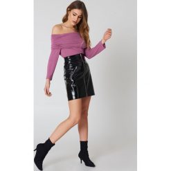 NA-KD Sweter z lekkiej dzianiny z odkrytymi ramionami - Pink. Swetry damskie marki NA-KD. W wyprzedaży za 21.18 zł.