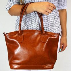 Torebka kuferek ze skóry naturalnej DAN-A T268 camel. Brązowe torebki do ręki damskie DAN-A, bez wzorów, ze skóry, bez dodatków. Za 379.99 zł.