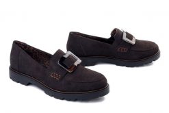 Rieker 45553-25 brown, półbuty damskie. Brązowe półbuty damskie Rieker, bez wzorów, ze skóry ekologicznej, bez obcasa, bez zapięcia. Za 369.90 zł.