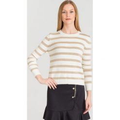SWETER FRIDA GUESS. Białe swetry damskie Guess, l, z aplikacjami, bez kołnierzyka, bez ramiączek, bez kaptura. Za 274.50 zł.