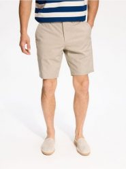 Szorty regular fit - beżowy. Brązowe szorty męskie Reserved, bez wzorów, z tkaniny. Za 129.99 zł.