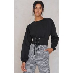 Rut&Circle Bluza z podkreśloną talią Elina - Black. Czarne bluzy damskie marki Rut&Circle, w paski, z bawełny. W wyprzedaży za 80.98 zł.
