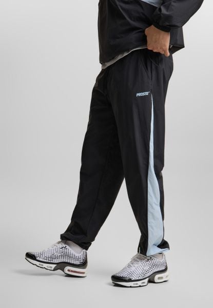 Spodnie dresowe męskie Prosto Sprinter. Czarne spodnie sportowe męskie Prosto., m, bez wzorów, z dresówki, do biegania. Za 259.99 zł.