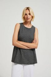 Bawełniany top w paski czarny. Czarne t-shirty damskie MOODO, l, bez wzorów, z bawełny, bez kołnierzyka. W wyprzedaży za 11.99 zł.