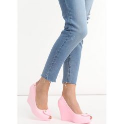 Różowe Koturny Teney. Czółenka damskie marki Born2be. Za 49.99 zł.