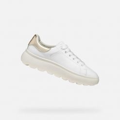 Buty damskie Geox Spherica EC4.1. Białe obuwie sportowe damskie Geox, bez wzorów, z materiału, trekkingowe. Za 616.50 zł.