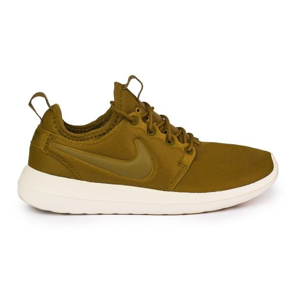 Buty Nike Roshe Two Olive Mga 0767 Olive. Zielone obuwie sportowe damskie Nike, z aplikacjami, z materiału, nike roshe. Za 495.99 zł.