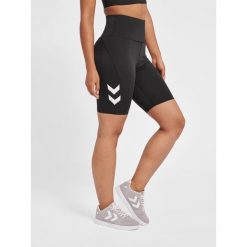 Damskie wysokie szorty Hummel MT Grace. Czarne szorty sportowe damskie Hummel, xs, bez wzorów, sportowe, z podwyższonym stanem, do piłki nożnej. Za 201.00 zł.