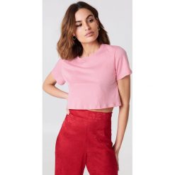 NA-KD Basic Krótki T-shirt oversize - Pink. Różowe t-shirty damskie NA-KD Basic, z bawełny. W wyprzedaży za 20.48 zł.