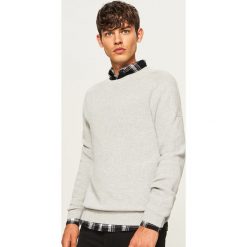 Sweter - Jasny szar. Szare swetry przez głowę męskie Reserved. Za 99.99 zł.