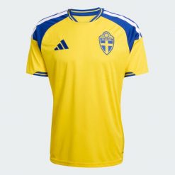 Koszulka domowa Szwecja 26. Żółte koszulki sportowe męskie Adidas, xl, bez wzorów, z dzianiny, bez kołnierzyka, bez ramiączek, do piłki nożnej, climacool (adidas). Za 439.00 zł.
