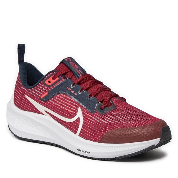 Buty do biegania Nike. Czerwone obuwie sportowe damskie Nike, bez wzorów, do biegania. Za 359.99 zł.