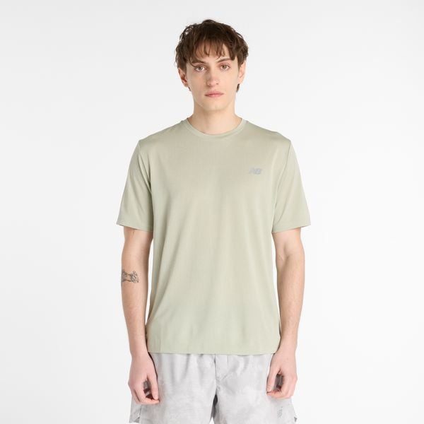 Koszulka męska New Balance MT41253GSH – zielona. Zielone koszulki sportowe męskie New Balance, m, bez wzorów, z materiału, bez kołnierzyka, bez ramiączek, na fitness i siłownię. Za 199.99 zł.