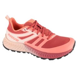 Buty do biegania damskie Inov-8 Trailfly Standard. Czerwone obuwie sportowe damskie Inov-8, bez wzorów, z materiału, do biegania. Za 497.99 zł.