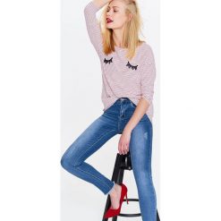 T-SHIRT DŁUGI RĘKAW DAMSKI, W PASKI, Z APLIKACJĄ. T-shirty damskie TOP SECRET. W wyprzedaży za 34.99 zł.