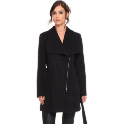 Płaszcz "Cindy" w kolorze czarnym. Czarne płaszcze damskie Cosy Winter, w paski, z tkaniny. W wyprzedaży za 227.95 zł.