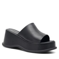 Klapki Jenny Fairy. Czarne klapki damskie Jenny Fairy, bez wzorów, bez obcasa. Za 139.99 zł.