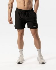 Męskie szorty sportowe 2 w 1 z wewnętrzną warstwą i kieszenią – czarny. Czarne krótkie spodenki sportowe męskie AESTHETIC WOLF, m, bez wzorów, z elastanu, do biegania. Za 299.99 zł.