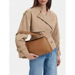 Torebka JENNY. Brązowe torebki do ręki damskie Jenny, bez wzorów, klasyczne, bez dodatków. Za 149.99 zł.