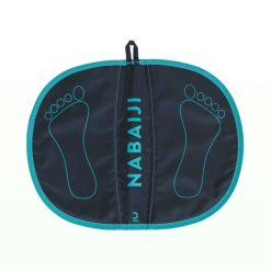 Dywanik basenowy do stóp Nabaiji Hygiene Feet. Niebieskie skarpety damskie NABAIJI, bez wzorów. Za 29.99 zł.