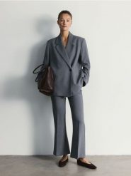 Marynarka z dodatkiem wiskozy - ciemnoszary. Szare żakiety damskie Reserved, l, bez wzorów, z tkaniny. Za 229.99 zł.