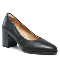 Czółenka Clarks. Niebieskie czółenka damskie Clarks, bez wzorów, bez obcasa, bez zapięcia. Za 269.99 zł.