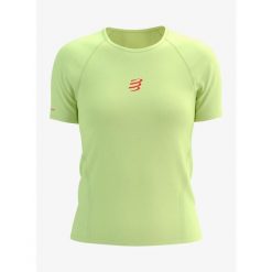 Koszulka do biegania damska Compressport Trail Racing S/S Tshirt. Zielone koszulki sportowe damskie Compressport, s, bez wzorów, bez kołnierzyka, bez ramiączek, do biegania. Za 298.99 zł.
