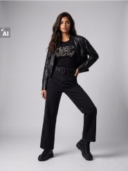 Bawełniana koszulka z perełkowym napisem - czarny. Czarne t-shirty damskie Sinsay, l, bez wzorów, z bawełny, bez kołnierzyka. Za 25.99 zł.
