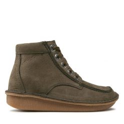 Trzewiki Clarks. Brązowe botki damskie Clarks, bez obcasa, na płaskiej podeszwie, bez zapięcia. Za 429.99 zł.