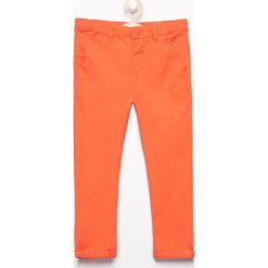 Spodnie chino - Pomarańczo. Spodenki niemowlęce Reserved. W wyprzedaży za 19.99 zł.