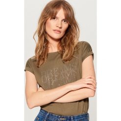 Koszulka z dżetami - Khaki. T-shirty damskie marki Mohito. W wyprzedaży za 14.99 zł.