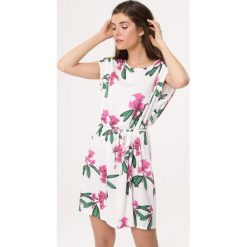 Biała Sukienka Unfeigned. Białe sukienki damskie Born2be, l, bez wzorów, bez kołnierzyka, bez ramiączek, mini. Za 59.99 zł.