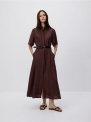 Sukienka midi z lnem - brązowy. Brązowe sukienki damskie Reserved, l, bez wzorów, z tkaniny, bez kołnierzyka, bez ramiączek, midi, rozkloszowane. Za 199.99 zł.