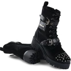 Botki Love Moschino. Czarne botki damskie Love Moschino, bez obcasa, bez zapięcia. Za 499.00 zł.