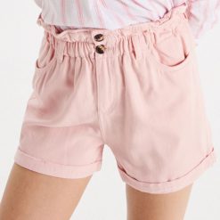 Jeansowe szorty paperbag - Różowy. Szorty damskie Cropp. Za 89.99 zł.