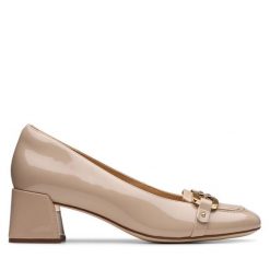Czółenka Clarks. Brązowe czółenka damskie Clarks, bez wzorów, bez obcasa, bez zapięcia. Za 389.99 zł.