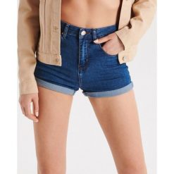 Jeansowe szorty Mid Waist - Niebieski. Szorty damskie marki Cropp. Za 47.99 zł.